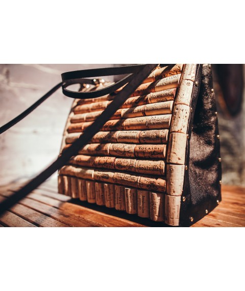 Handmade cork bag and genuine leather. 