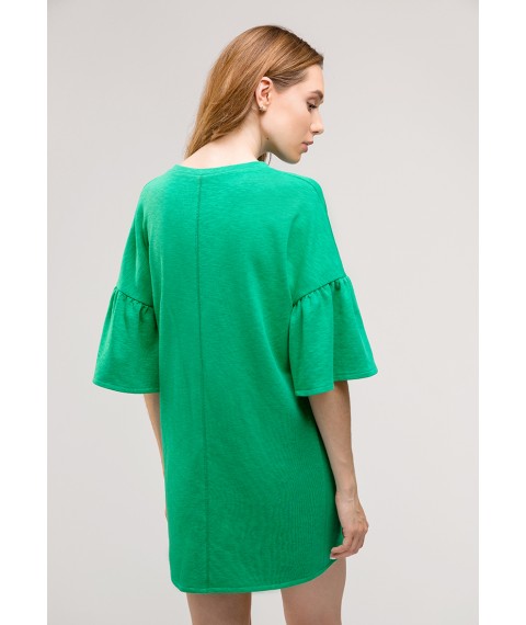 Зеленое платье с воланами на рукавах
