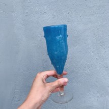 Blaues Weinglas