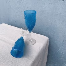 Blaues Weinglas