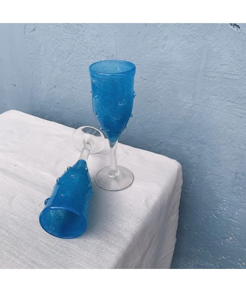 Blaues Weinglas