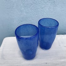 Blaues Glas aus gehärtetem Glas