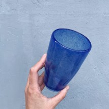 Blaues Glas aus gehärtetem Glas