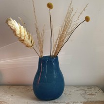 Blaue Vase aus gehärtetem Glas
