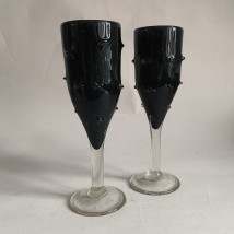 Schwarzes Weinglas