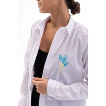 Рубашка женская базовая с пуговицами и вышивкой белая Modna KAZKA MKAR46546-2 44