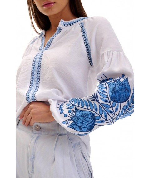 Вышиванка женская с цветами на рукавах гладью белая Modna KAZKA MKAR46569-3