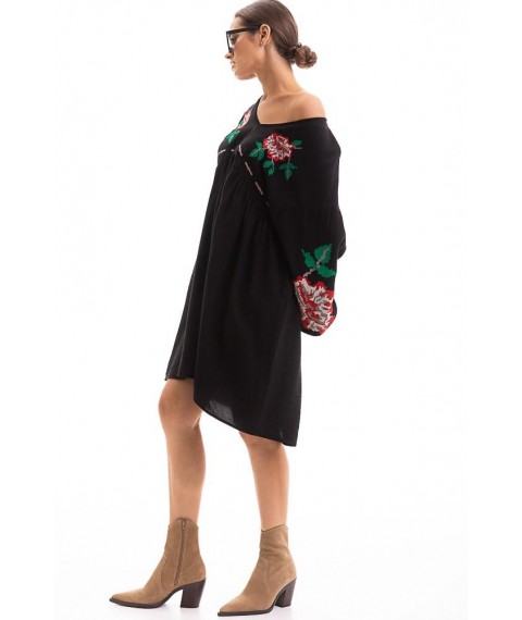 Платье-вышиванка женское с цветами оверсайз черное Modna KAZKA MKAR46628-3