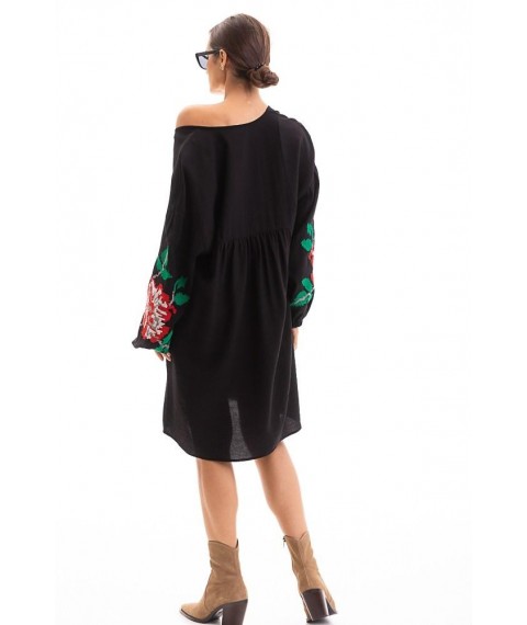 Платье-вышиванка женское с цветами оверсайз черное Modna KAZKA MKAR46628-3