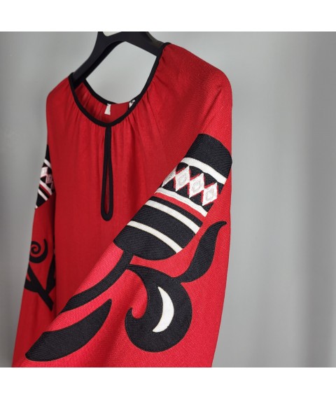 Платье-вышиванка женское миди с черным орнаментом красное Modna KAZKA MKV111/104