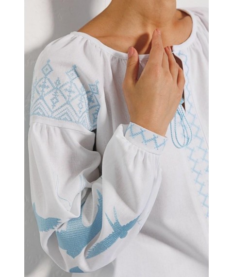 Вышиванка женская с ласточками на рукавах белая гладью Modna KAZKA MKAR32828-3 42