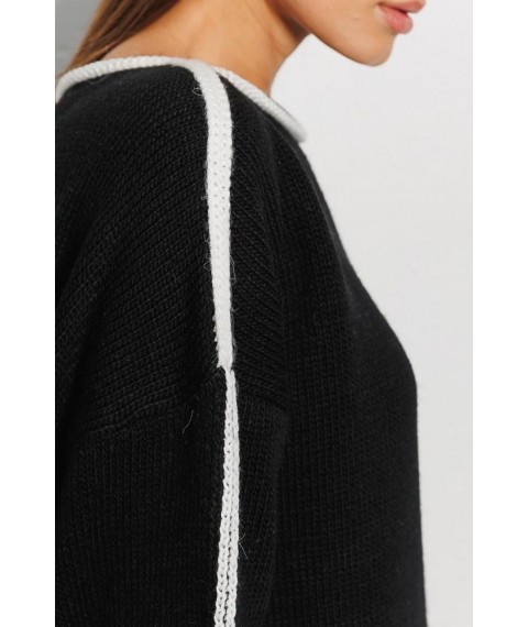 Вязаный женский оверсайз джемпер черный с белой полоской на рукавах