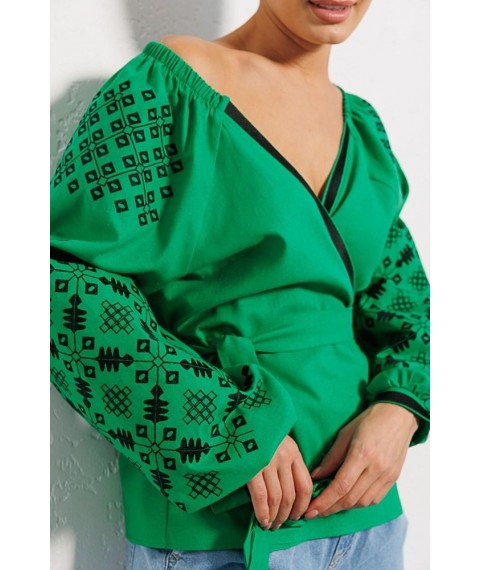 Вышиванка женская на запах с чёрной вышивкой гладью зелёная Modna KAZKA MKAR46768-3 42-44