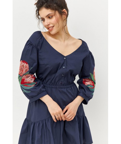 Женское летнее платье синего цвета с яркой вышивкой Modna KAZKA MKRM4094-1 42