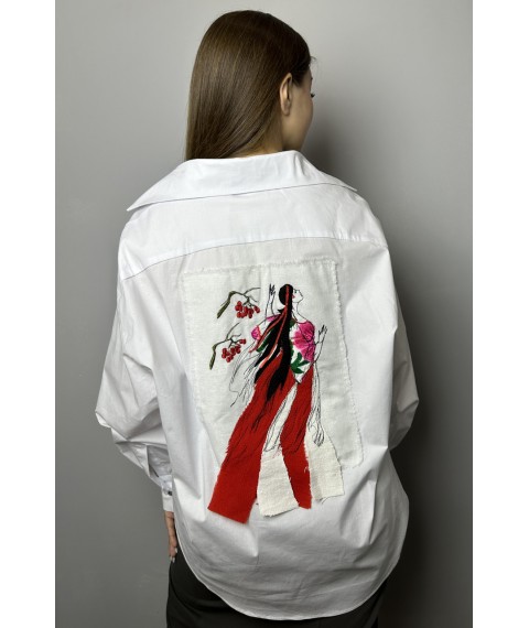 Рубашка женская оверсайз с вышивкой на спине белая Modna KAZKA MKNK2090-1 40