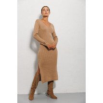 Платье женское вязаное в рубчик с разрезом миди темно-бежевое Modna KAZKA MKAR102034-2 42-44