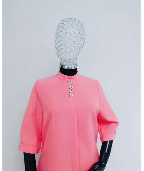 Платье женское дизайнерское кораловое с украшением Грета за колено Modna KAZKA MKSH1994 48