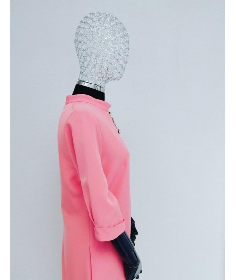 Платье женское дизайнерское кораловое с украшением Грета за колено Modna KAZKA MKSH1994 48