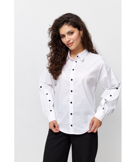 Женская рубашка с контрастным пуговицами в белом цвете Modna KAZKA 4135-1