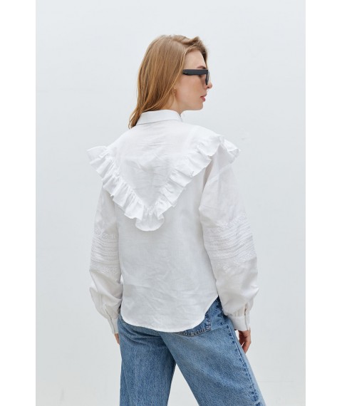 Женская рубашка с рюшею и пуговицами в белом цвете Modna KAZKA MKRM4166-1