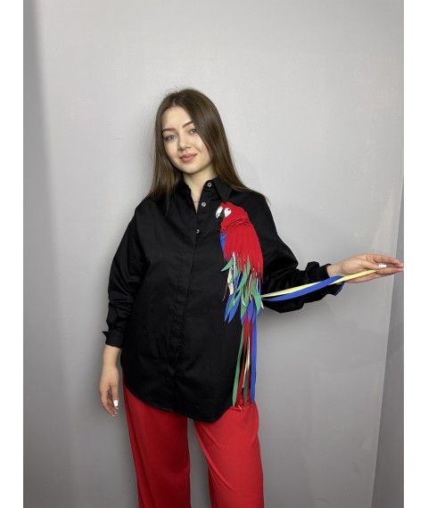 Рубашка женская черная оверсайз с 3D аппликацией Попугай Modna KAZKA MKNK2091-1