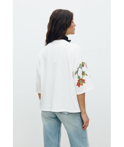 Женская футболка белая с принтом цветочной вышивки KAZKA MKRM4178-1 48-50