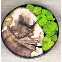 Clock in metal bezel and moss (diameter 30-35 cm)