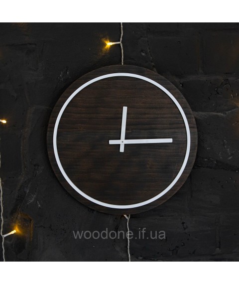 Uhr aus Holz und Acry