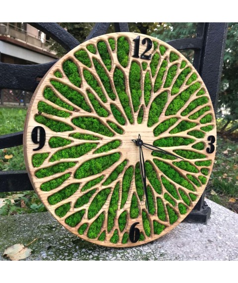Holzwanduhr mit Moosdurchmesser 35 cm