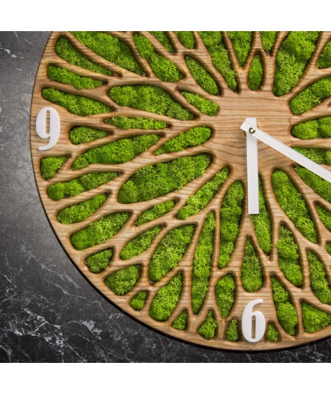 Часы из мхом. Часы настенние. Часы из дерева. Диаметр 45 см