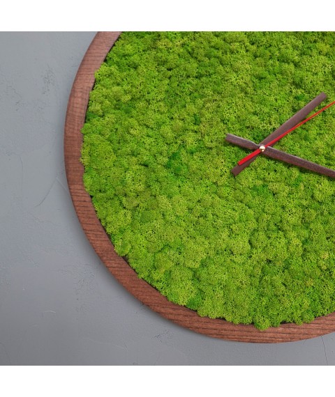 Деревянные часы ручной работы из мхом. Диаметр 50 см