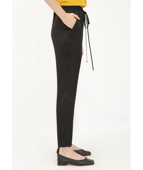 Чорні жіночі брюки у білизняному стилі Бірсен 002