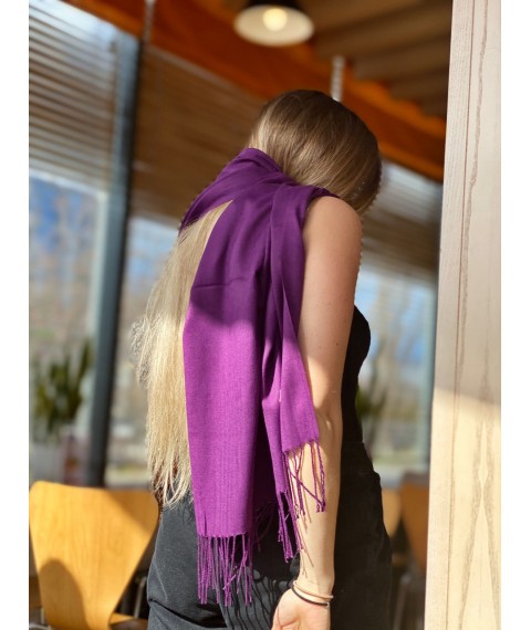 Женский демисезонный шарф с бахромой фиолетовый