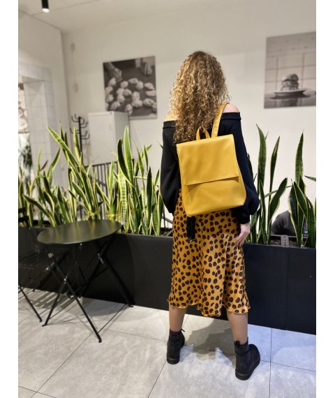 Рюкзак жіночий з клапаном міський середній непромокаємий з екокожі жовтий