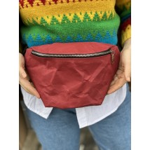 Женская сумка на пояс бордовая бумажная
