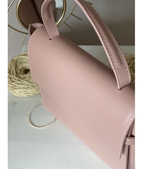 Розовая женская сумка из экокожи среднего размера