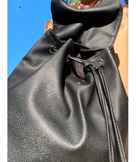 Женский рюкзак черный на шнурке из экокожи