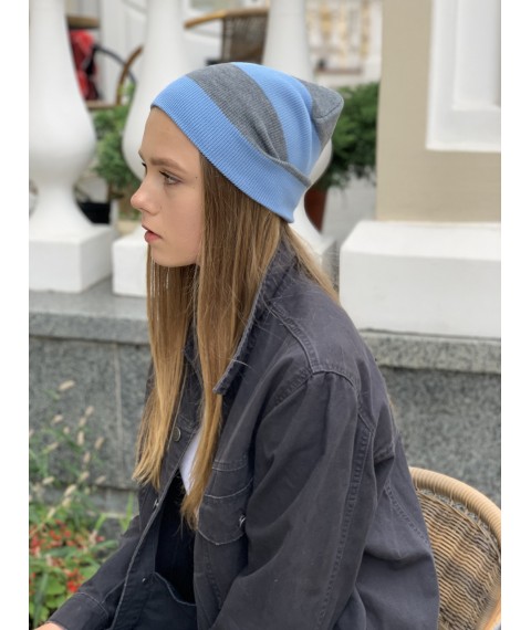 Двухцветная женская шапка  бини вязаная городская голубая