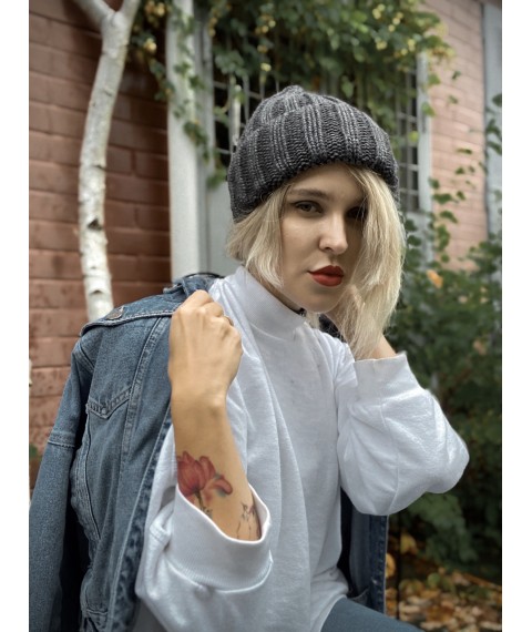 Modische gestrickte Wintermütze für Damen mit Kragengraphit