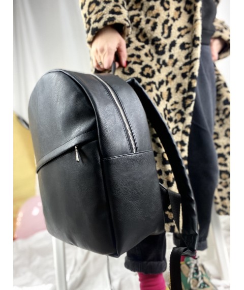 Женский городской рюкзак с диагональным карманом среднего размера из экокожи черный фактурный матовый