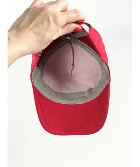 Красная женская кепка из ткани замши