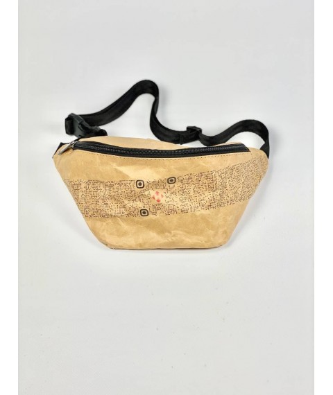 Tailoring of belt bags of bananas with the logo of the Kraft paper campaign