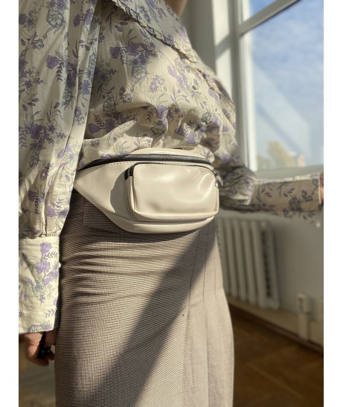 Классическая женская сумочка на пояс молочная из экокожи