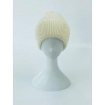Молочная женская шапка с двойным подворотом из ангоры