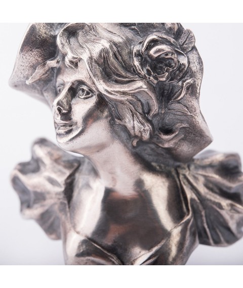Срібна фігура ручної роботи "Бюст дівчина в капелюсі" сер00011 Онікс