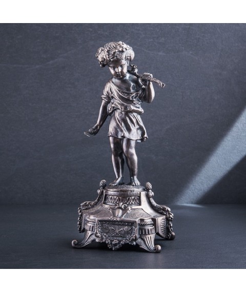 Срібна фігура ручної роботи "Хлопчик з виноградною лозою" сер00101м Онікс