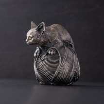 Серебряная фигура ручной работы "Кот и клубок ниток" котик Онікс