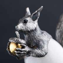 Серебряная фигура ручной работы "Белка с орешком" 23179ф Онікс