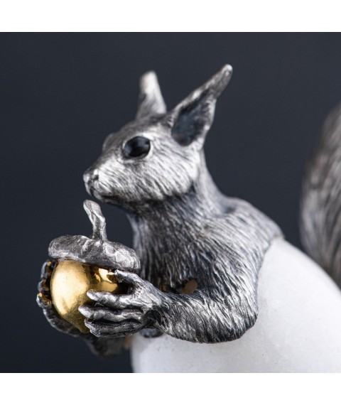 Серебряная фигура ручной работы "Белка с орешком" 23179ф Онікс