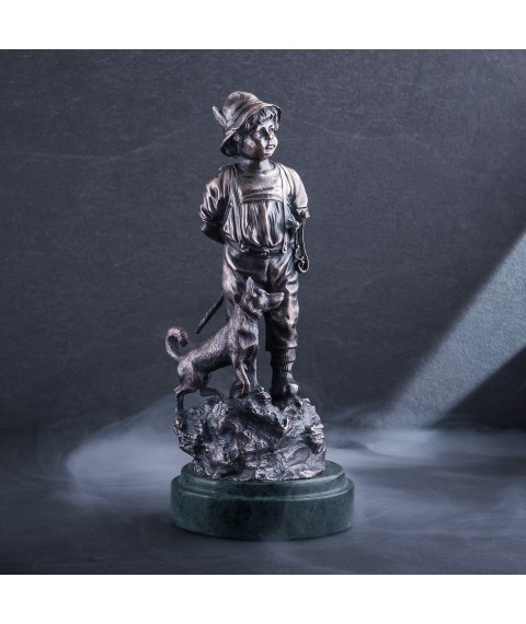 Серебряная фигура ручной работы "Мальчик с собакой" сер00002 Онікс